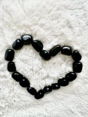 Obsidián černý malý tromlovaný