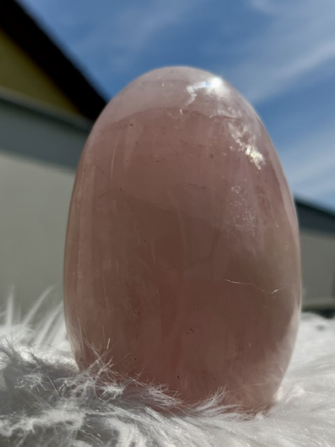 Růženín leštěný s podstavou - Růženín: Růženín leštěný s podstavou menší