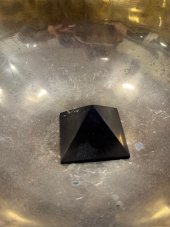 Onyx černý pyramida
