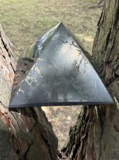 Šungit pyramida