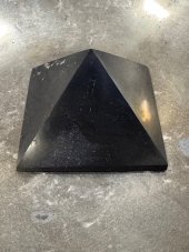 Šungit pyramida