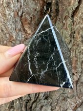 Onyx černý pyramida